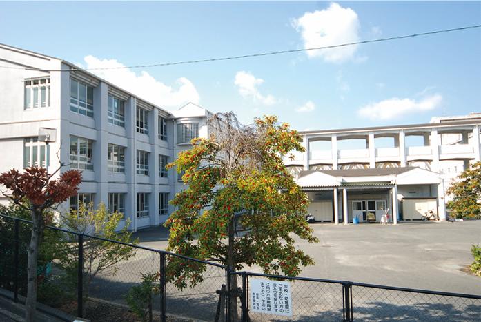 Junior high school. 1520m to the north Ikeda Junior High School