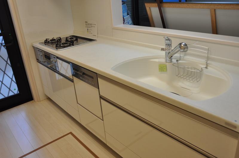 Kitchen. (No. 32 place local model house / 2013 November shooting)