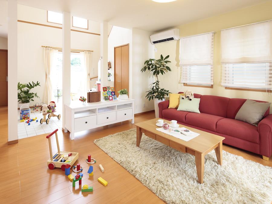 Living. Bright dining provided with a colorful opening ・ kitchen. (171 Nos land local model house / In July 2010 shooting)