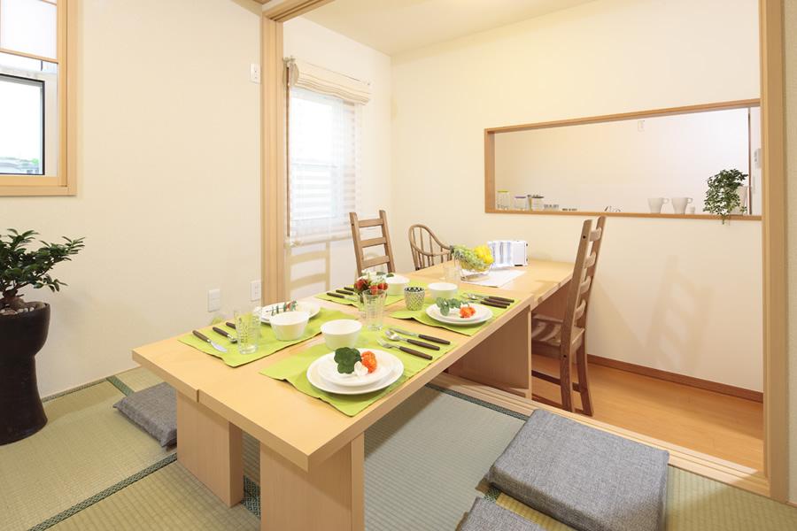 Non-living room. Japanese-style room, which can also be used as a dining. (171 Nos land local model house / In July 2010 shooting)