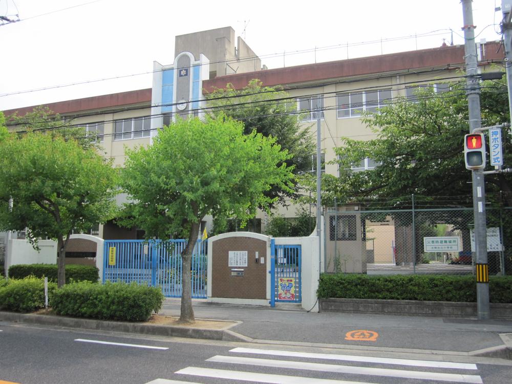Primary school. 1600m until Izumi Municipal Guangming Taipei elementary school
