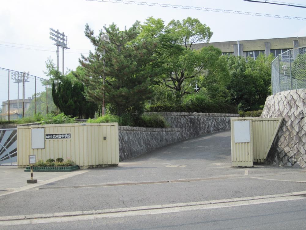 Junior high school. 1420m until Izumi Municipal Komyodai junior high school
