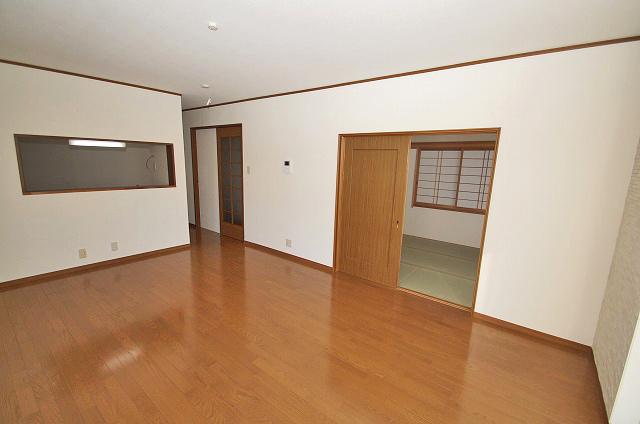 Living. cross ・ Flooring re-covered settled