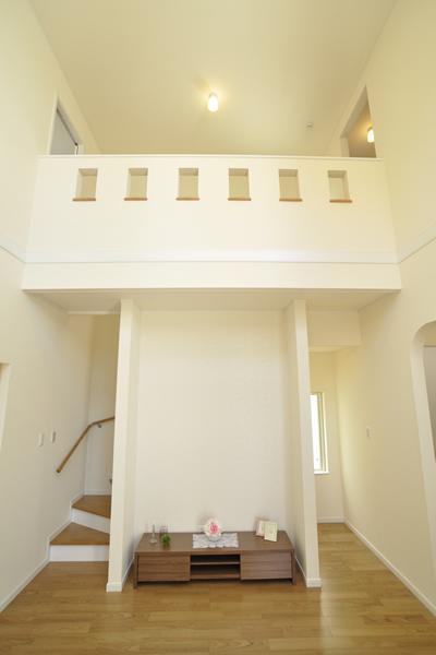 Other introspection. Grand board can feel the connection of family.