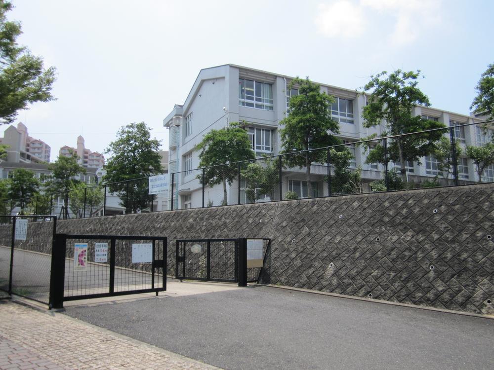 Junior high school. 770m until Izumi City Tatsukita Ikeda Junior High School