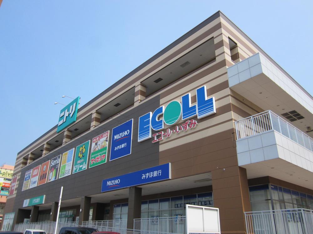 Shopping centre. 820m to Ecole Izumi