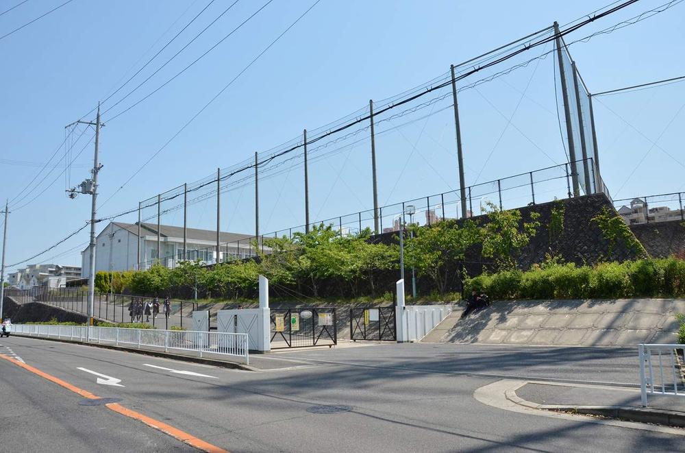 Junior high school. 350m to the north Ikeda Junior High School