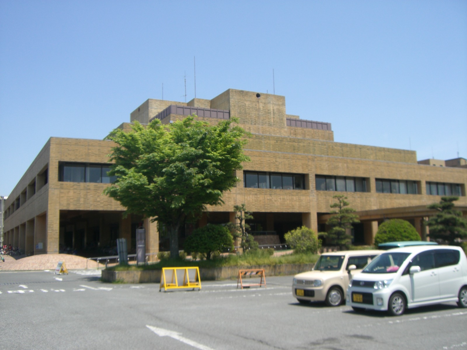 Government office. Takaishi 1499m up to City Hall (government office)