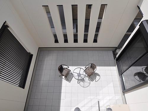 Garden. The holiday of late brunch in the courtyard in the morning. Spend a relaxing time without worrying about the eyes of around.