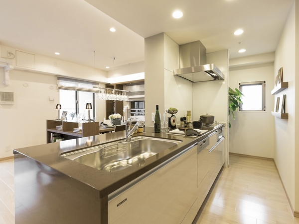 Bright and airy kitchen with a window. Quiet sink and water purifier mixing faucet with integrated shower, Soft-close with a slide housing such as, Abundant storage space has been adopted