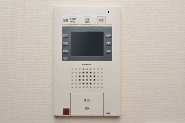 Security.  [Hands-free formula intercom] Room intercom, Hands-free types that you can talk to the visitor without a handset. Since visitors can be confirmed by voice and video is safe (same specifications)