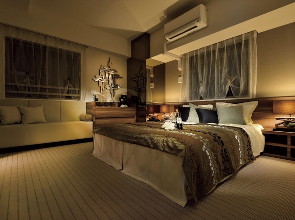 The main bedroom of leisurely put calm atmosphere double bed. The windows facing the shared hallway, And louver surface lattice is provided, Security and privacy will be enhanced. By adjusting the louver, You can also adjust the ventilation, daylighting amount, Guests can comfortably (Model Room A type)