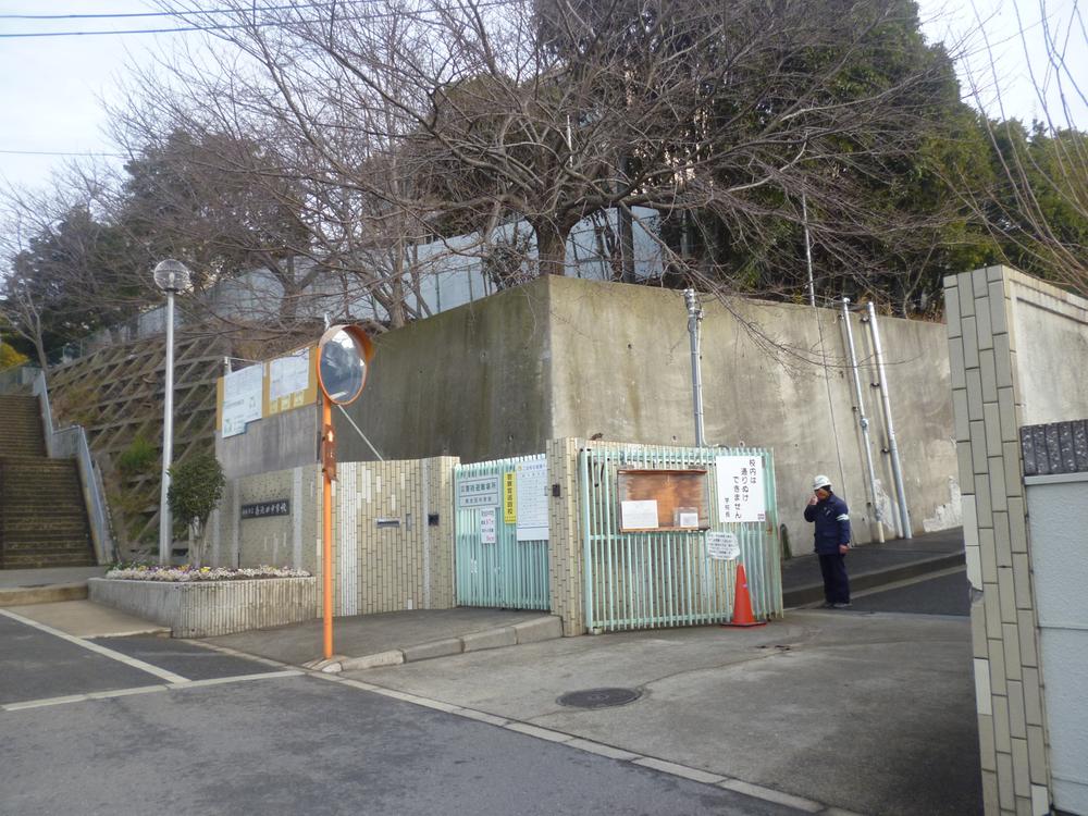 Junior high school. 80m to Izumi City Minami Ikeda Junior High School