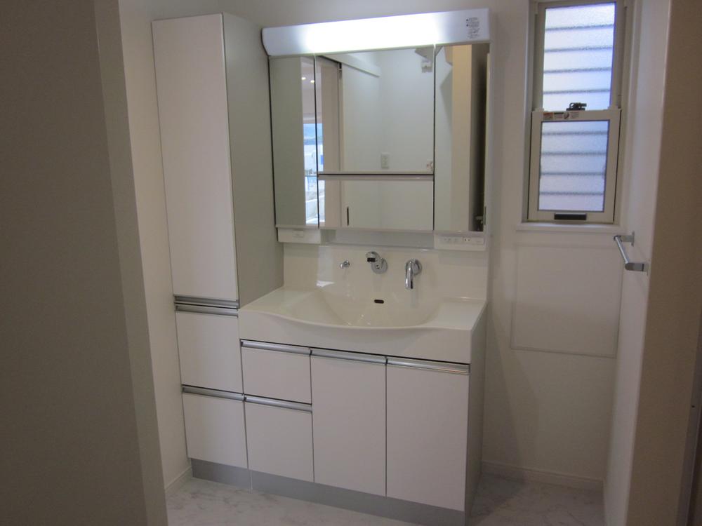 Toilet. Indoor (12 May 2013) Shooting