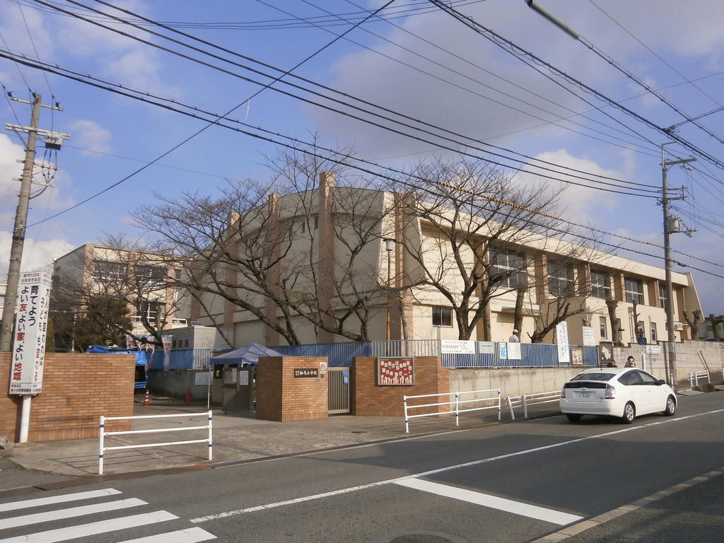 Primary school. 334m until Izumi Municipal Waki ​​Elementary School (elementary school)