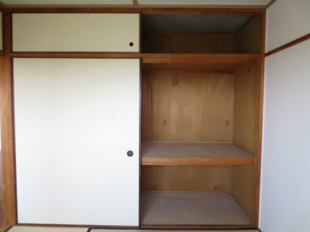 Receipt. Japanese-style room 2 ・ 3 closet