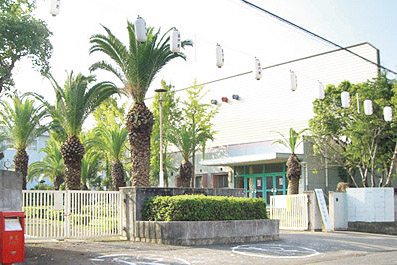 Junior high school. Municipal Gosho 800m walk 10 minutes to the junior high school