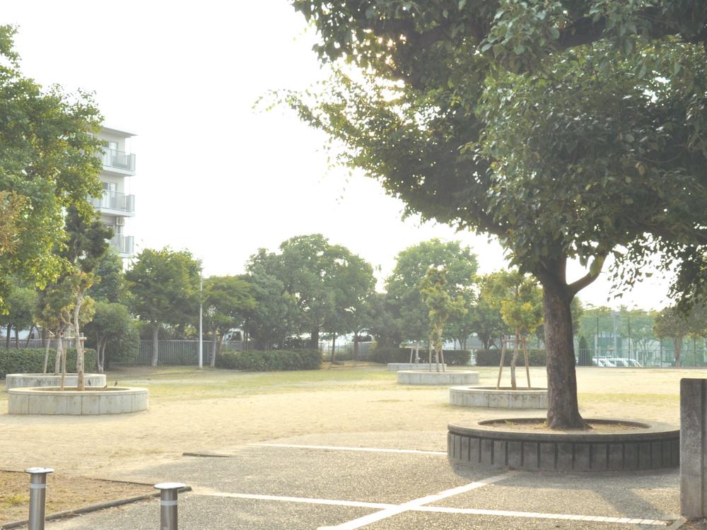 park. 270m to Makio River Park