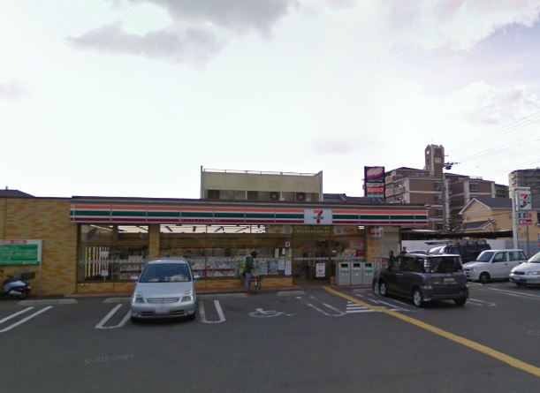 Convenience store. Seven-Eleven Izumi Hakuta, Shimane store (convenience store) to 318m