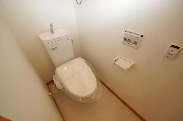 Toilet. cross ・ Floor CF re-covered settled