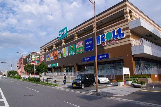 Shopping centre. Ecole ・ Izumi to East Building 2416m