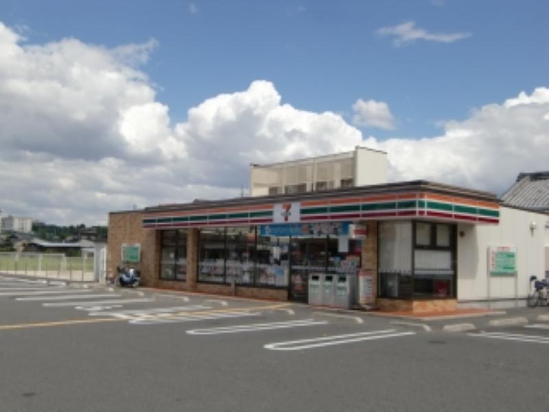Convenience store. Seven-Eleven Izumi Hakuta, Shimane store (convenience store) to 379m