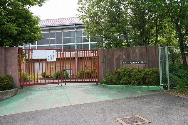 Junior high school. 1210m to the south Ikeda Junior High School