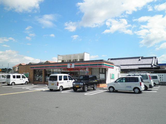 Convenience store. Seven-Eleven Izumi Hakuta, Shimane store (convenience store) to 573m