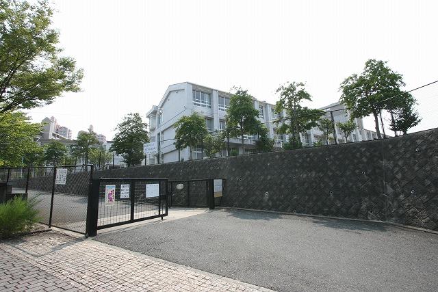 Junior high school. 750m to the north Ikeda Junior High School