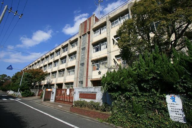 Junior high school. Ozu 1370m until junior high school
