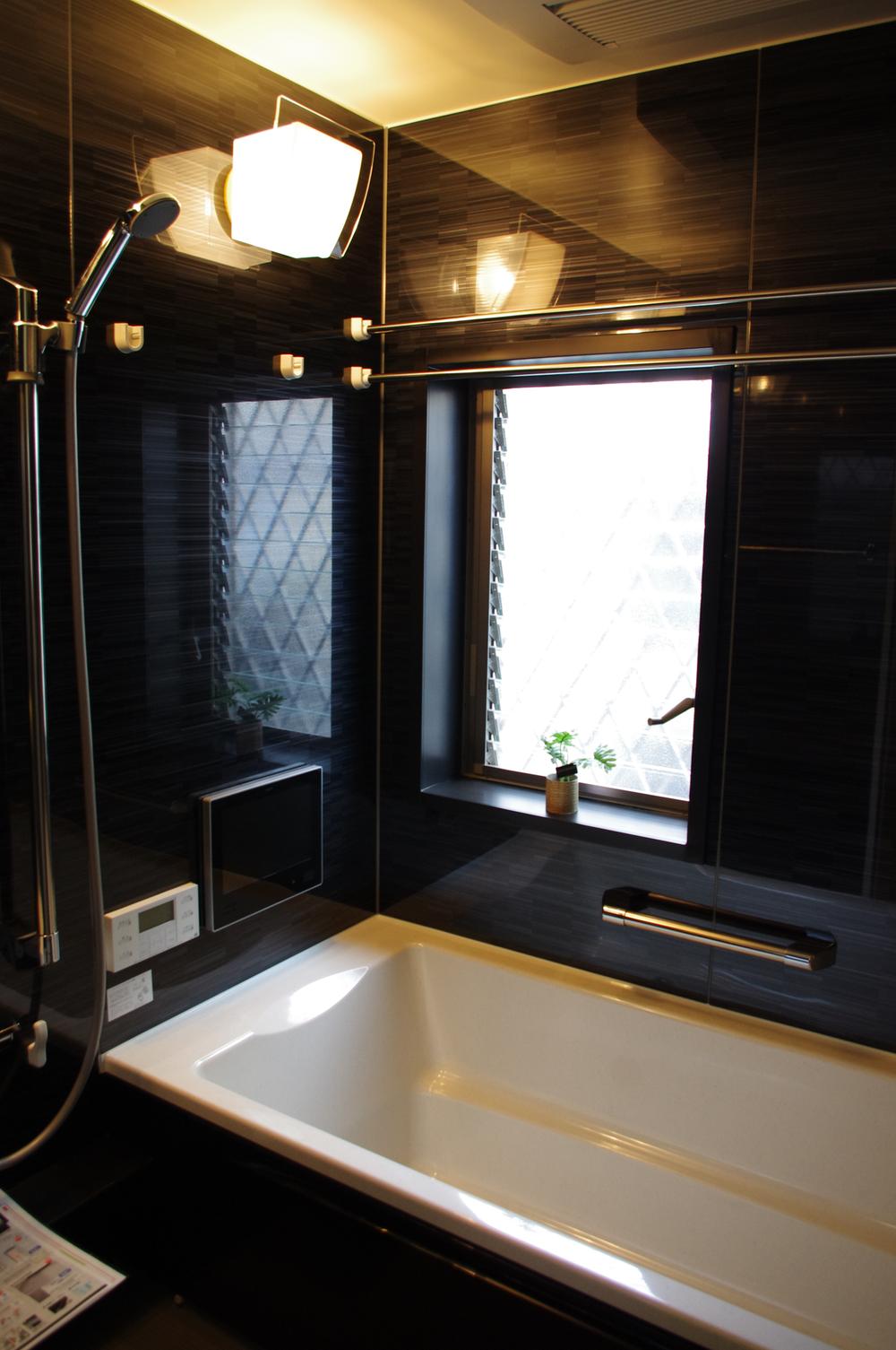 Bathroom. There is a TV in the "bathroom. "Not only slowly and spend your bath time, I do not want to go yet because they watch TV! Also me toward the smoothly Bathing say tend to children and!