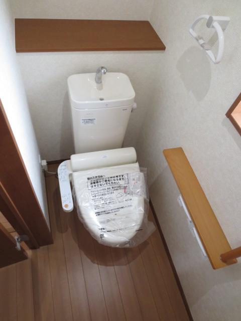 Toilet.  ☆ 2F toilet ☆ With multi-function