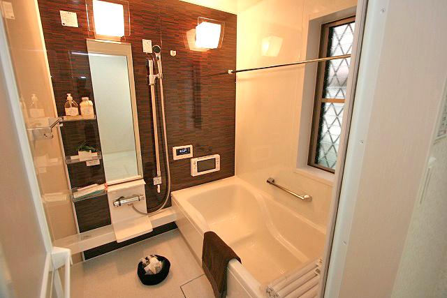 Bathroom. Bathroom Dryer ・ Bathroom with TV