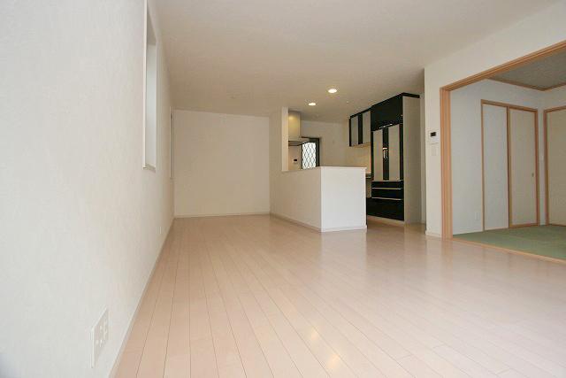 Living. 17 Pledge of LDK