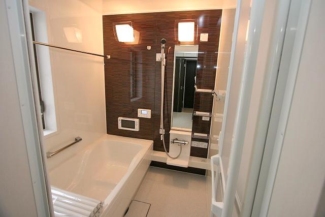 Bathroom. Bathroom Dryer / With bathroom TV