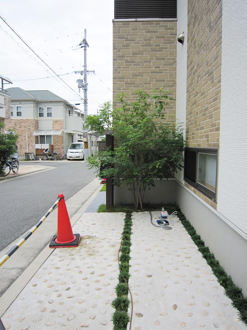 Local land photo. You can also enjoy such as a home garden in the dwelling unit before space. bicycle ・ Also useful as a bike storage. (Shooting on site)
