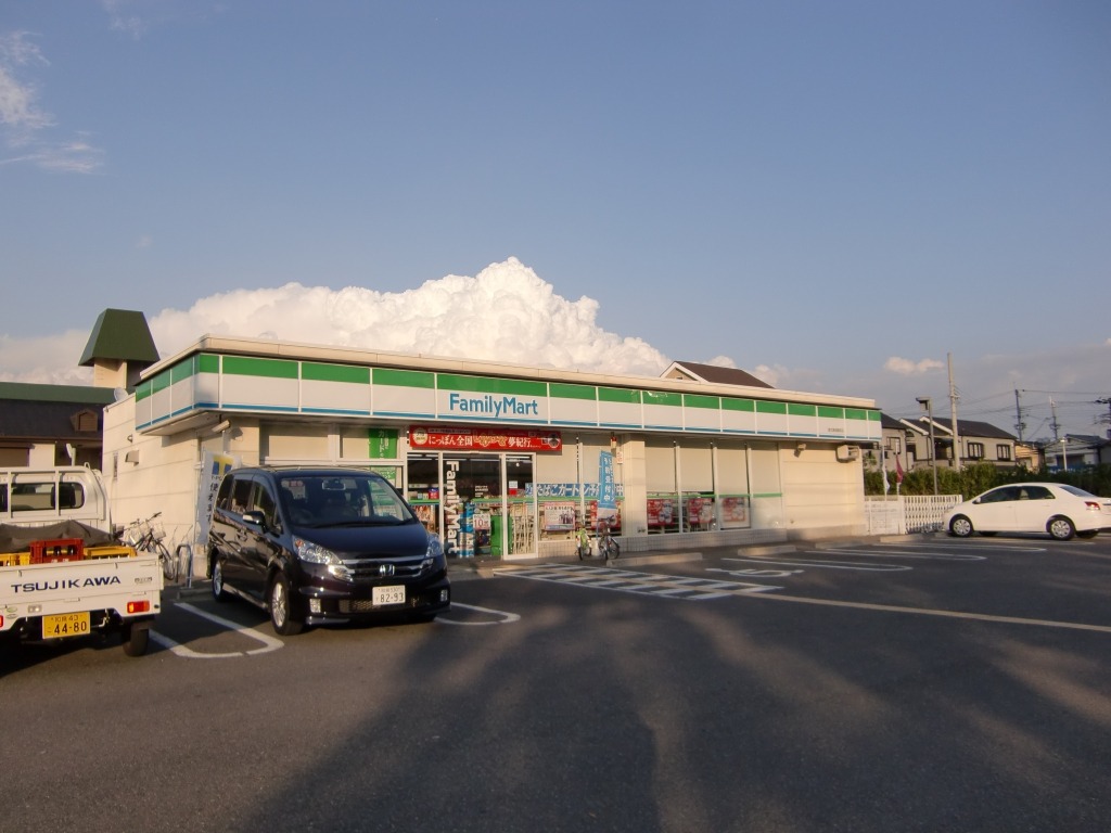 Convenience store. FamilyMart Izumiotsu Mushitori the town store (convenience store) to 642m