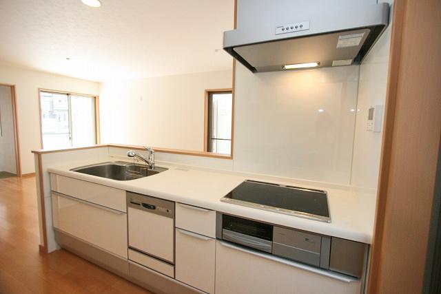 Kitchen. With built-in dishwasher IH cooking heater