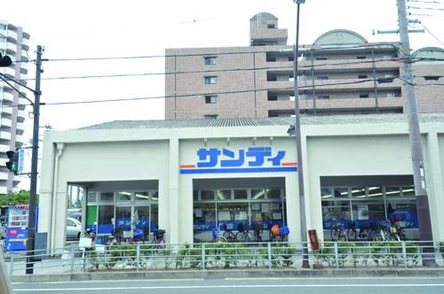 Supermarket. 450m to Sandy Izumiotsu shop