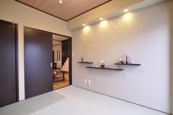 Model house photo. Japanese-style room will be able to feel the time was relaxed.