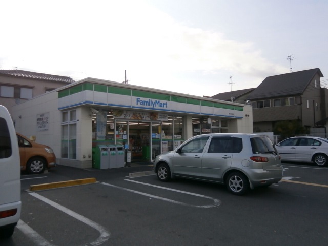 Convenience store. FamilyMart Izumiotsu plate source store up (convenience store) 380m