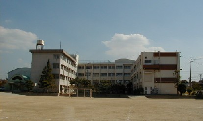 Primary school. Izumiotsu Tachihama to elementary school (elementary school) 866m