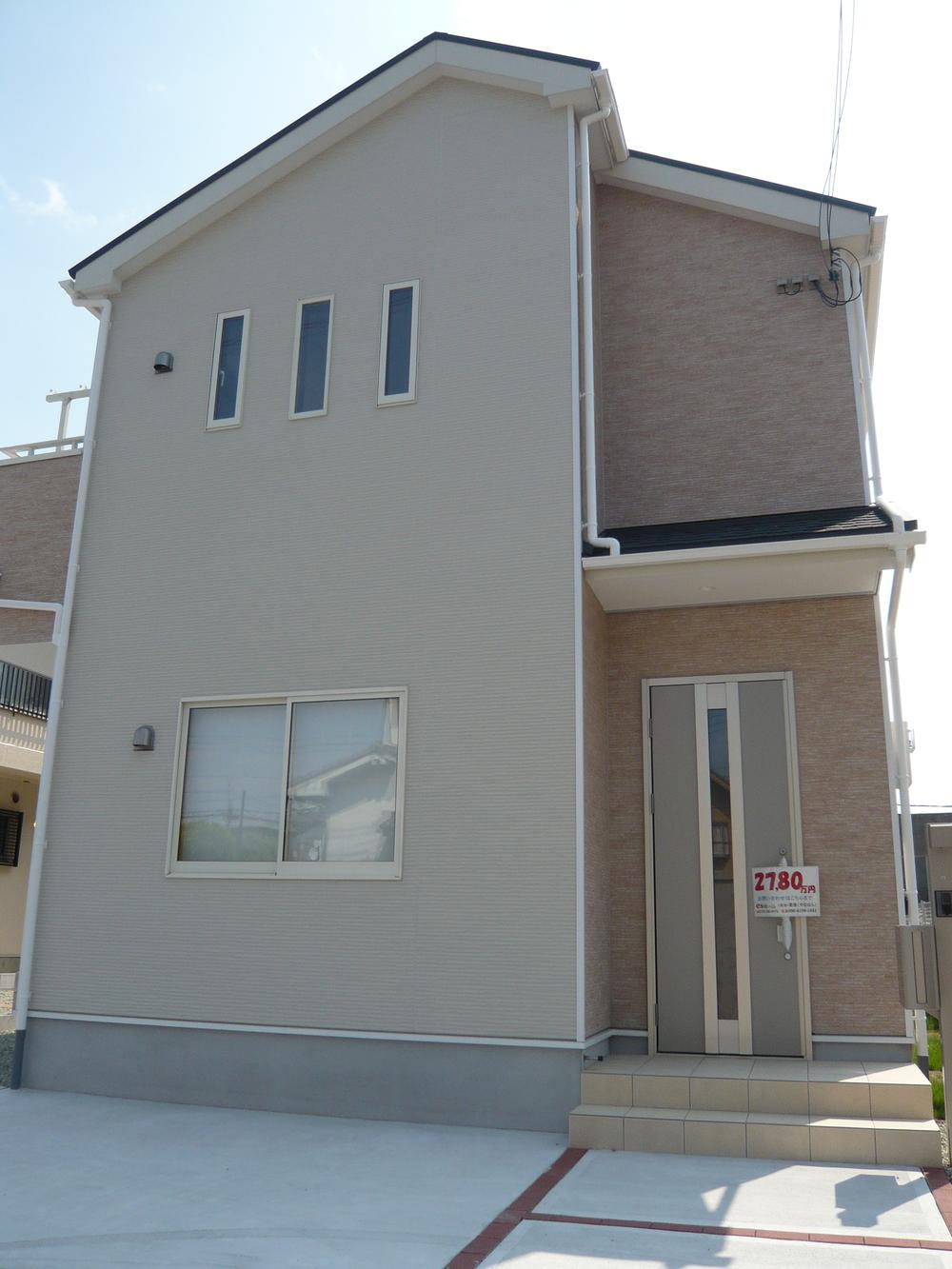 Local appearance photo. (1 Building)