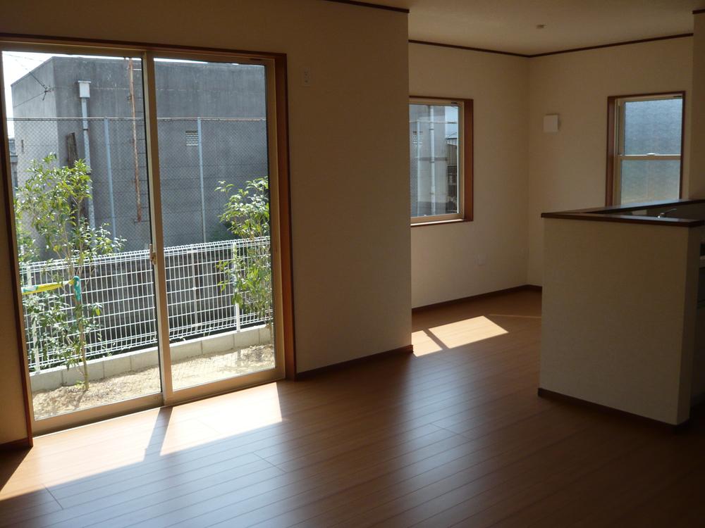 Living. (Building 2) same specification