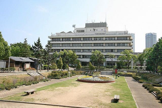 Government office. Izumiotsu 1670m to city hall