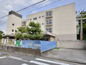 Primary school. Johigashi until elementary school 590m