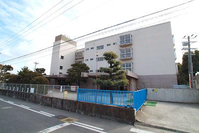 Primary school. There is such Izumiotsu Tatsujo Higashi elementary school up to 1250m Izumiotsu Tatsujo Higashi elementary school up to 1250m in the surrounding Ikegami Sone Archeological Park, Because elementary school blessed with historic resources, Likely to be felt familiar also the weight of history