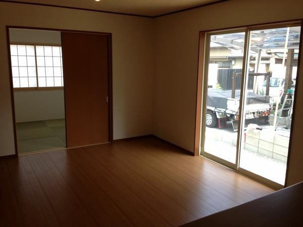 Living. Open-minded LDK conversation of family bouncy