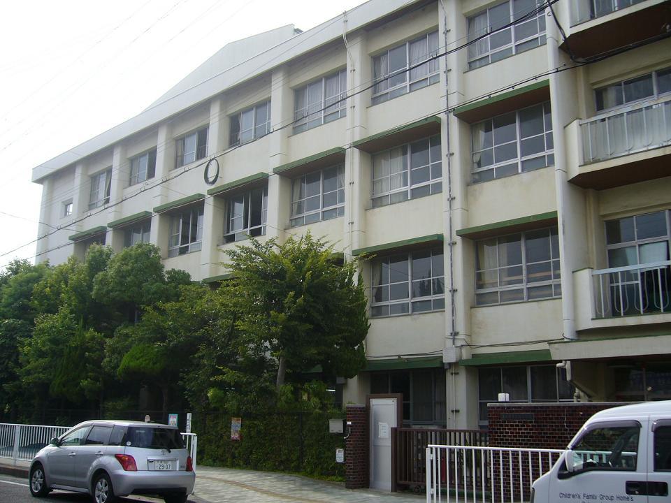 Primary school. Izumiotsu Tachihama to elementary school 686m