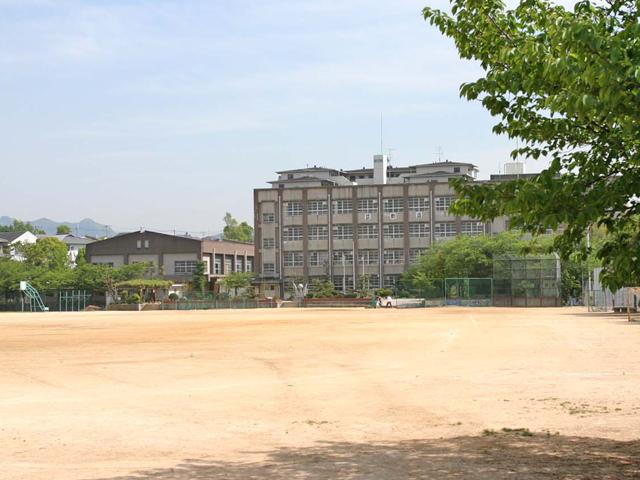 Junior high school. Shin'ike 1780m until junior high school